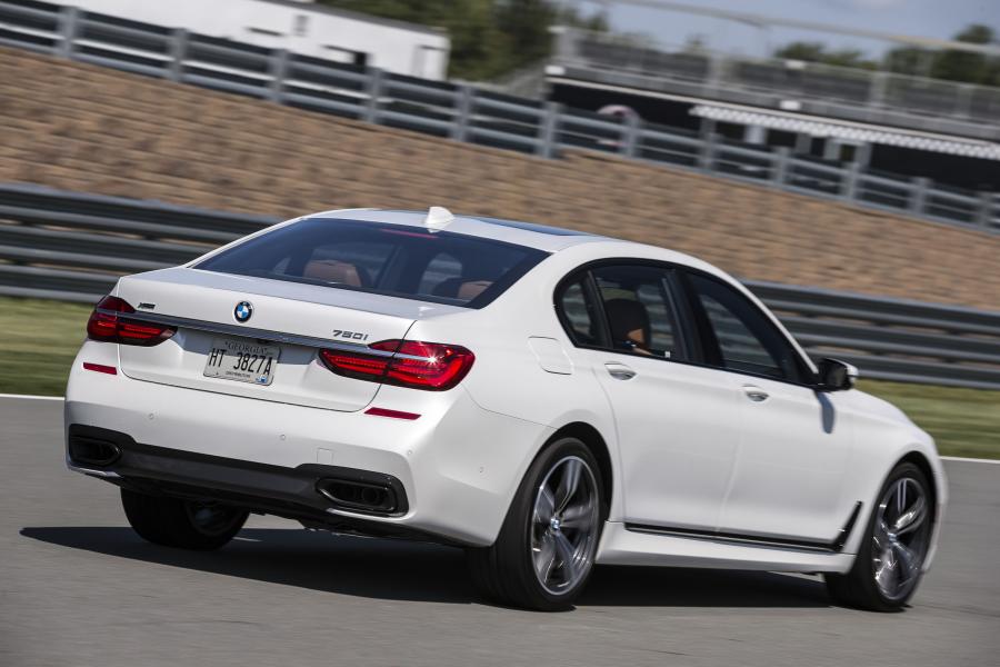  BMW 750i xDrive M Sport (G11) 2016 года  (NA) (фото 33 из 47)